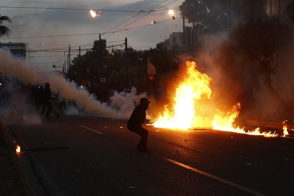 Δολοφονία Φλόιντ: Επεισόδια έξω από την αμερικανική πρεσβεία