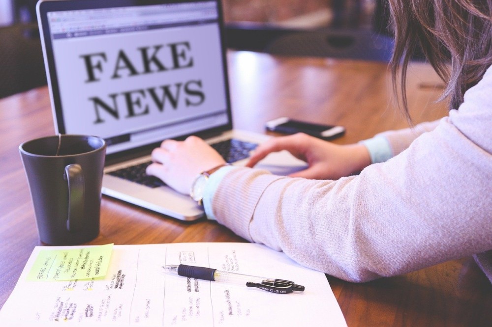 Η βιομηχανία των fake news του ΣΥΡΙΖΑ για τον ΕΟΤ και την οικονομία