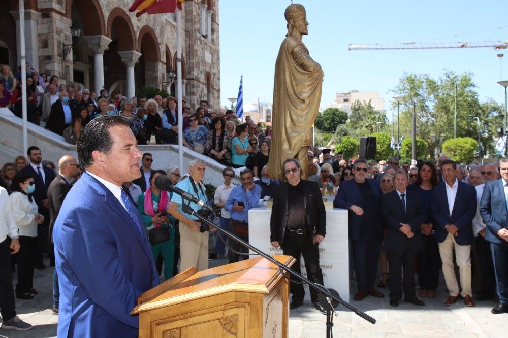 Τις εργασίες ανάπλασης του Παπαστράτου στον Πειραιά επισκέφθηκε ο Άδωνις Γεωργιάδης