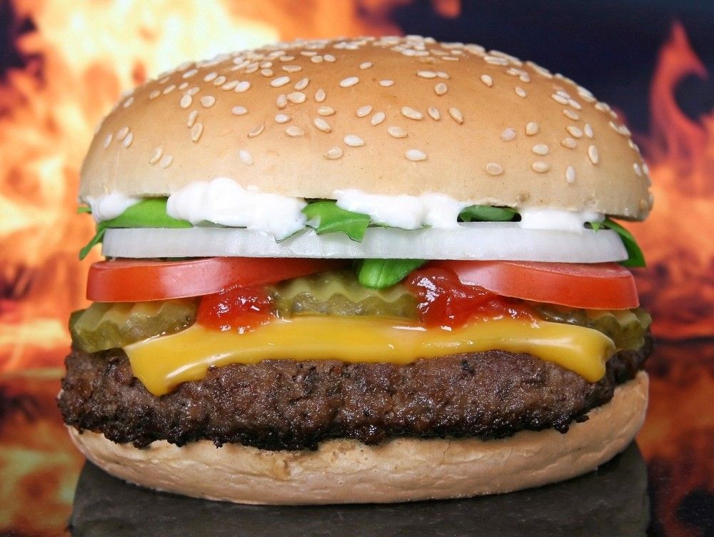 Πώς οι Βρυξέλλες θέλουν να αλλάξουν το cheeseburger