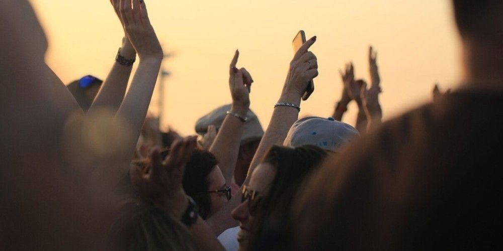 Άλιμος: Πάρτι 1.000 ατόμων σε beach bar -Δίμηνο λουκέτο και πρόστιμο 20.000 ευρώ