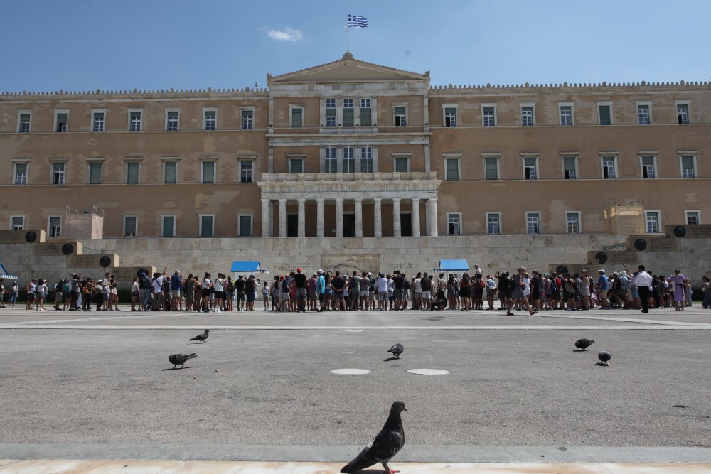 Προϋπολογισμός 2024: πρόβλεψη για ανάπτυξη 3%, μείωση της ανεργίας και πλεόνασμα 2,1%