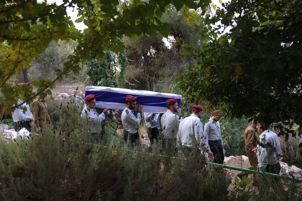 Με τη δημοκρατία απέναντι στο σκότος