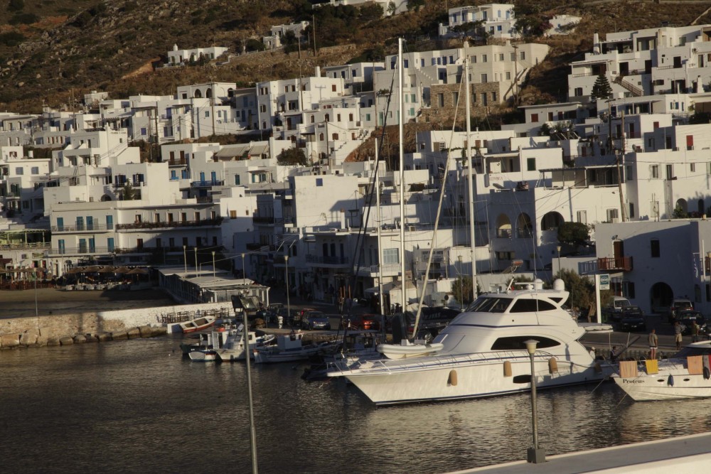 WP: η Σίφνος στους 10 καλύτερους θαλάσσιους φθινοπωρινούς προορισμούς του κόσμου