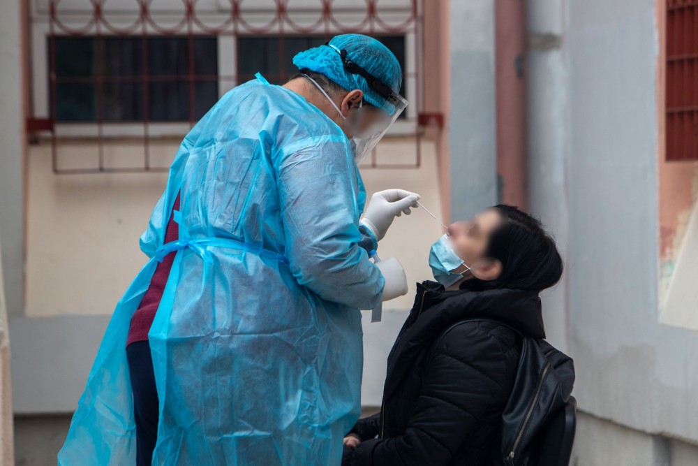 Κορωνοϊός: 57 οι νεκροί αυτήν την εβδομάδα - Αύξηση στις εισαγωγές