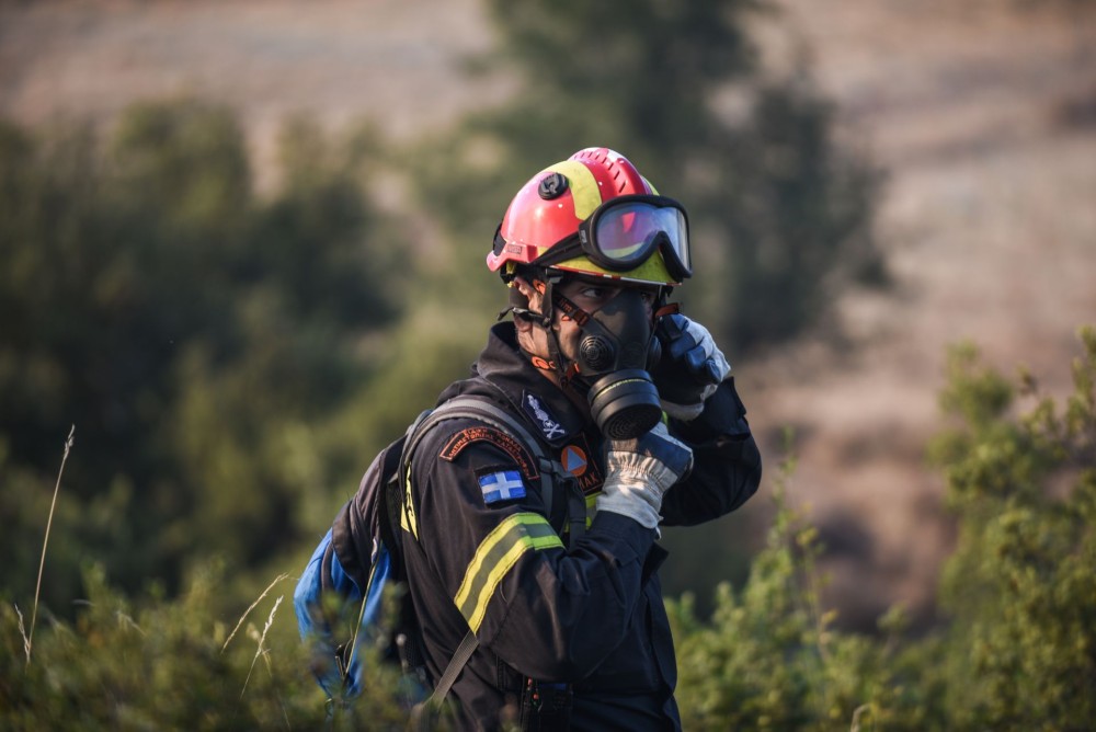 Μεγάλη φωτιά στην Κάρυστο: εκκενώθηκε το χωριό Αμυγδαλιά – Ισχυροί άνεμοι στην περιοχή