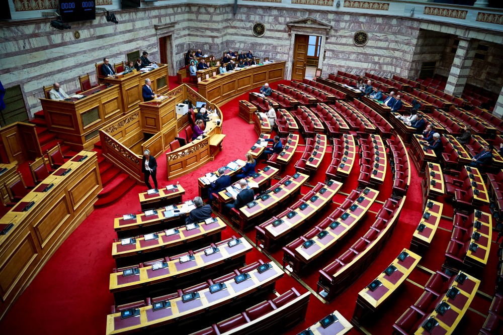 Κατατέθηκε στη Βουλή το ασφαλιστικό νομοσχέδιο - Τι προβλέπει