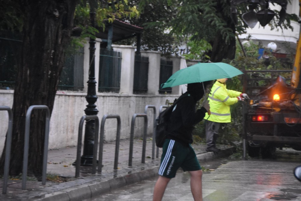 Έκτακτο δελτίο της ΕΜΥ - Πού αναμένονται χαμηλές θερμοκρασίες και βροχές