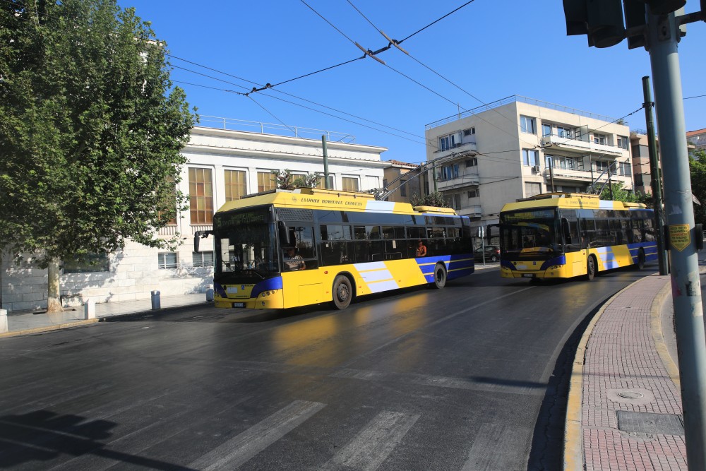 Απεργία 28&#x2F;02: χειρόφρενο τραβούν  λεωφορεία, τρένα, ταξί, αεροπλάνα -Πώς θα κινηθούν