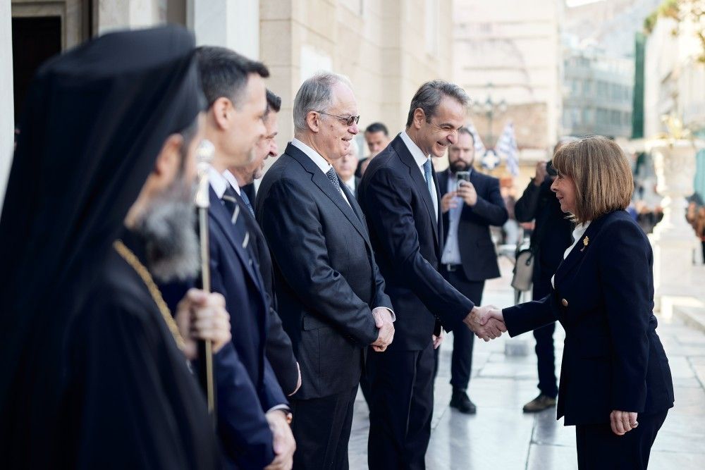 Στην πρωτοχρονιάτικη δοξολογία στη Μητρόπολη Αθηνών Σακελλαροπούλου και Μητσοτάκης