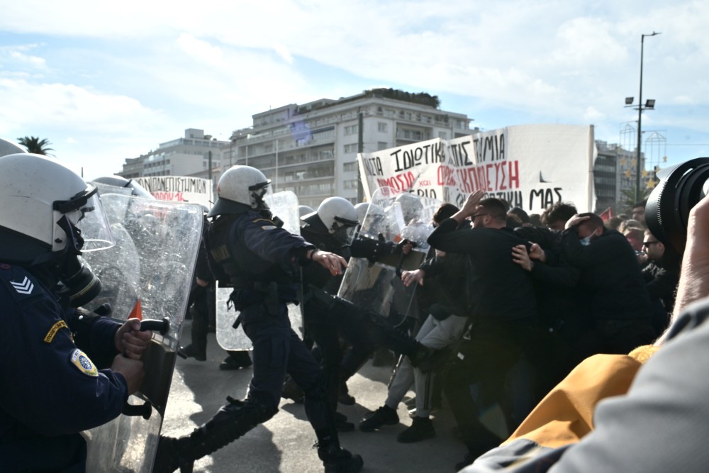 Επεισόδια μικρής έκτασης στο συλλαλητήριο κατά των μη κρατικών ΑΕΙ