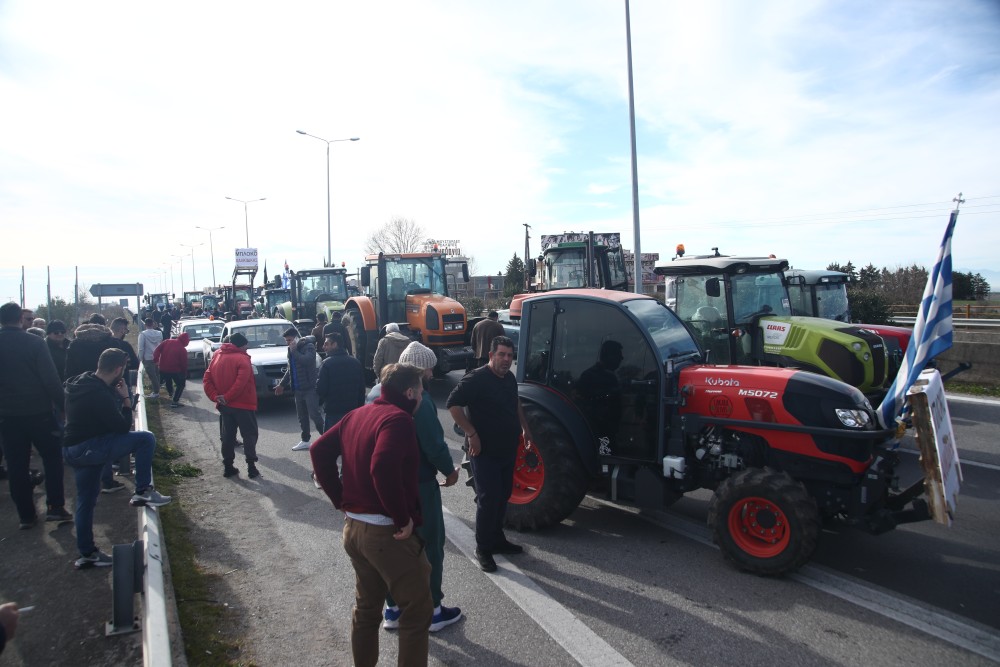 Μπλόκο αστυνομικών στην κάθοδο των τρακτέρ από Χαλκιδική