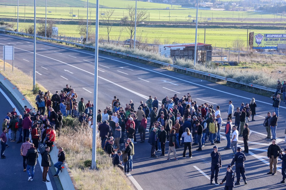 Κυβερνητικές πηγές προς αγρότες: Ανοιχτοί στον διάλογο - Τα μπλόκα δεν εξυπηρετούν ούτε τους ίδιους