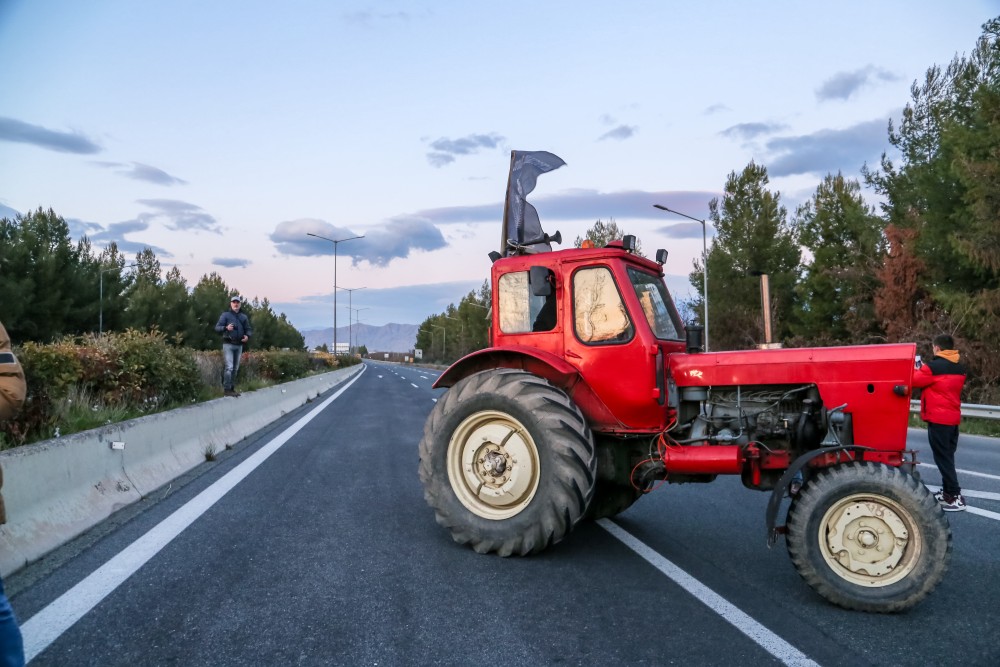 Μπλόκα αγροτών: γιατί; Επειδή μπορούν&#33;