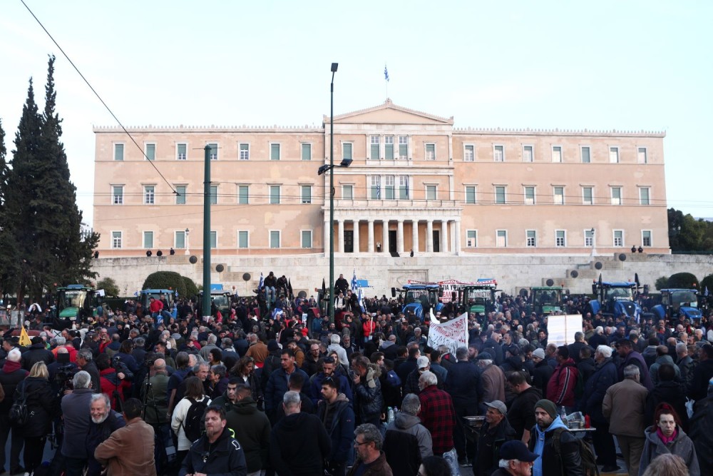 Αγρότες στο Σύνταγμα - Βουλευτές του  ΠΑΣΟΚ στο συλλαλητήριο