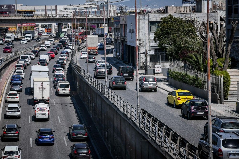 Με αυξημένα μέτρα της Τροχαίας η επιστροφή των εκδρομέων του τριημέρου