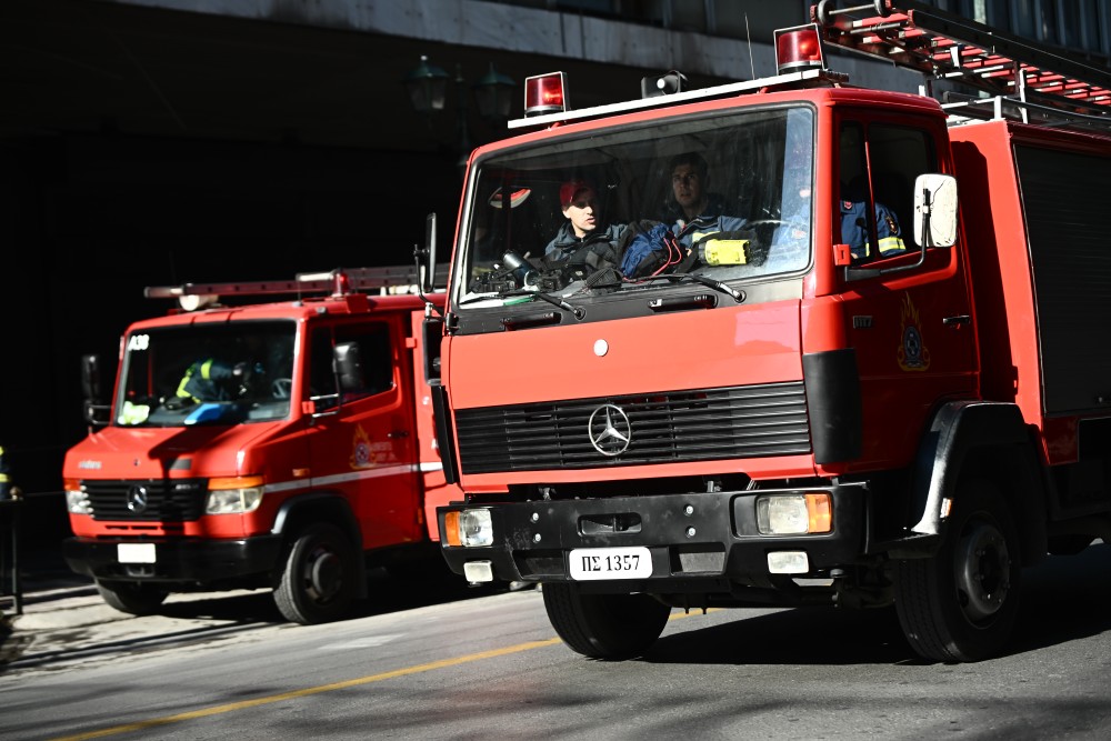 Πειραιάς: έκρηξη σε υπαίθριο χώρο στάθμευσης δίπλα σε πρατήριο καυσίμων - Τι εξετάζουν οι Αρχές