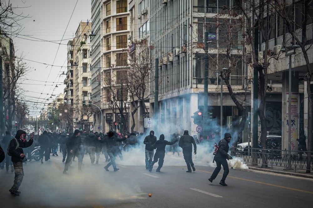 Να τελειώνουμε με τις καταστροφές των μπαχαλάκηδων