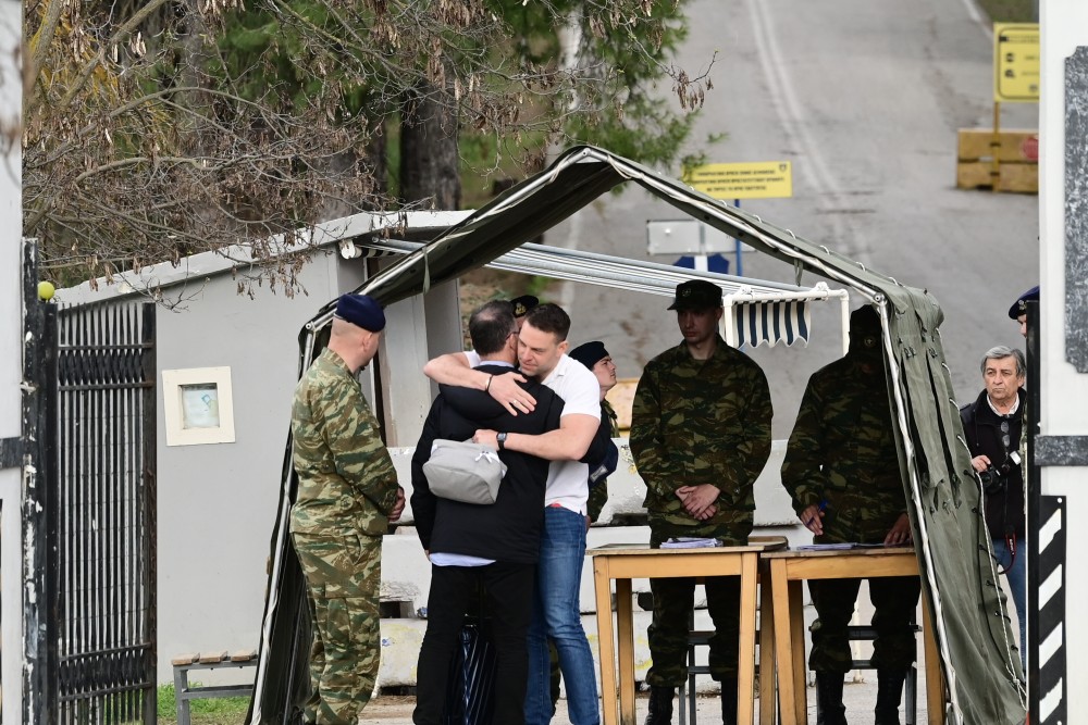 Ο Κασσελάκης προτείνει κατάργηση της θητείας, αλλά δηλώνει υπερήφανος που θα… υπηρετήσει