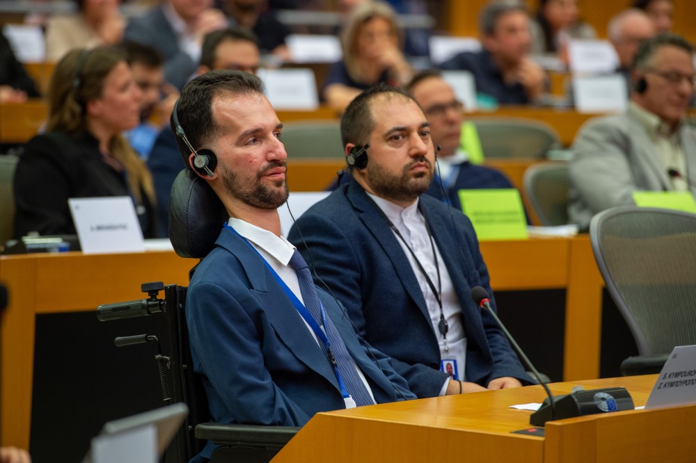 Δύσκολος στόχος να μπει φρένο στα κομματικά τρολ