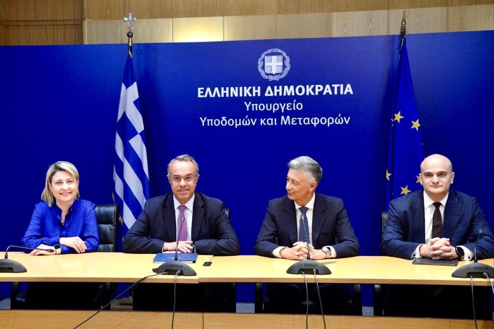 Χρήστος Σταϊκούρας: Υπογράφηκε η σύμβαση για 200 λεωφορεία φυσικού αερίου