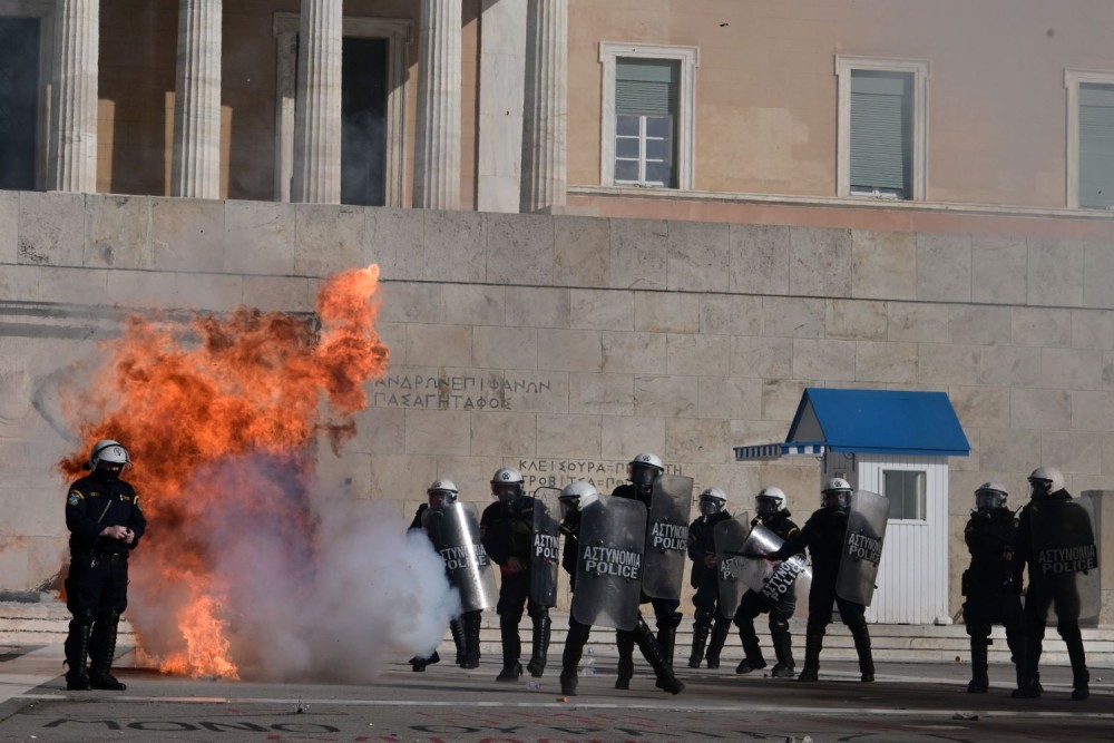 Επεισόδια στο εκπαιδευτικό συλλαλητήριο-Τουλάχιστον 3 τραυματίες