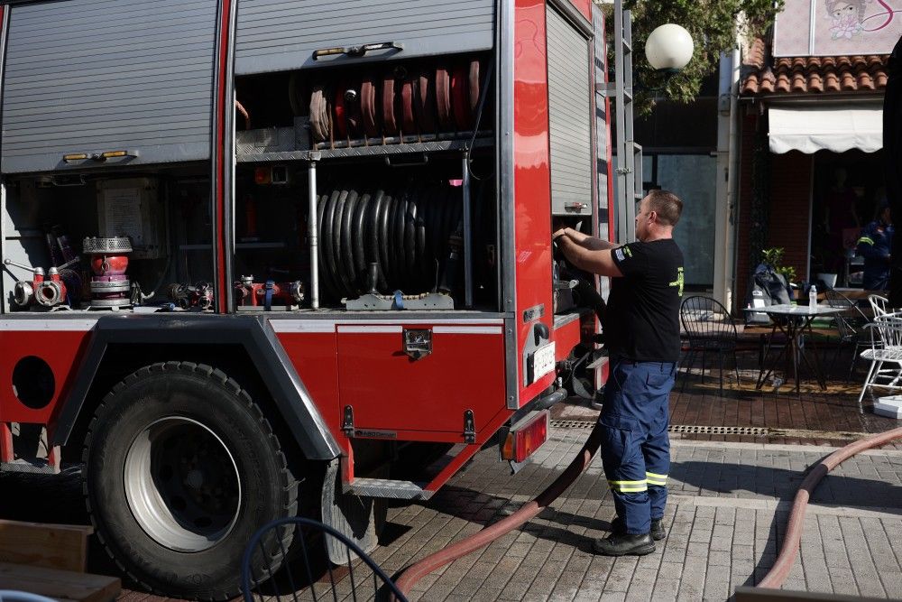 Πυρκαγιά σε πολυκατοικία στον Άγιο Παντελεήμονα -για προληπτικούς λόγους στο νοσοκομείο μία γυναίκα