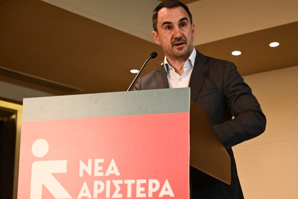 Η κεντροαριστερή πολυκατοικία, ο Χαρίτσης και τα «καρφιά» του σε Κασσελάκη - Ανδρουλάκη