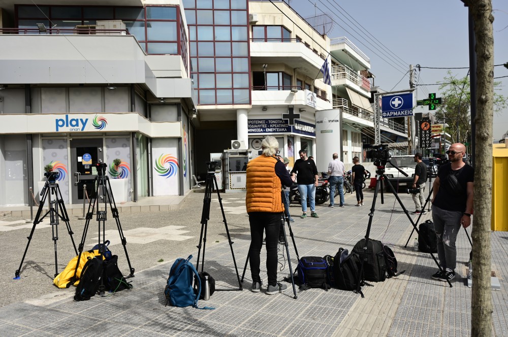 Πρέπει να πάρω καινούργια τηλεόραση γιατί αυτή που έχω… είναι ελληνική αστυνομία