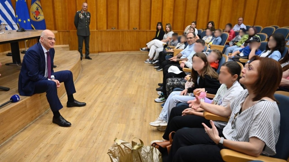 Μαθητές μειονοτικών Δημοτικών Σχολείων της Θράκης συνάντησε ο Δένδιας