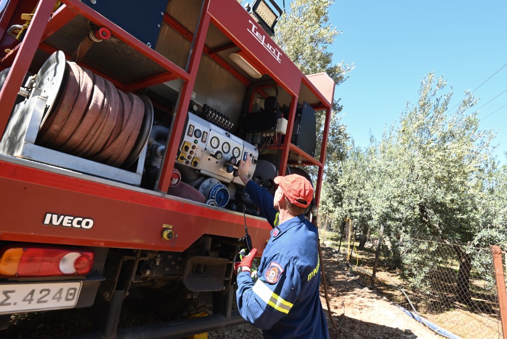 Φωτιά στην Περιφερειακή του Αιγάλεω: ισχυρές δυνάμεις της Πυροσβεστικής στο σημείο