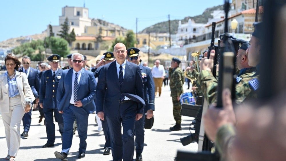 Στην Κάρπαθο ο Νίκος Δένδιας για τα 18 χρόνια από τον θάνατο του σμηναγού Κωνσταντίνου Ηλιάκη