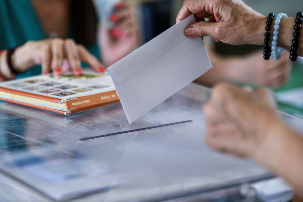 Δημοσκόπηση: η επανεκλογή Ανδρουλάκη δεν έδωσε αέρα στο ΠΑΣΟΚ - Γκρεμίζεται ο ΣΥΡΙΖΑ