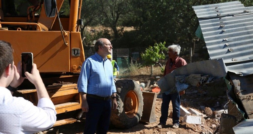 Με εντολή Χατζηδάκη κατεδαφίζονται 1.108 αυθαίρετα