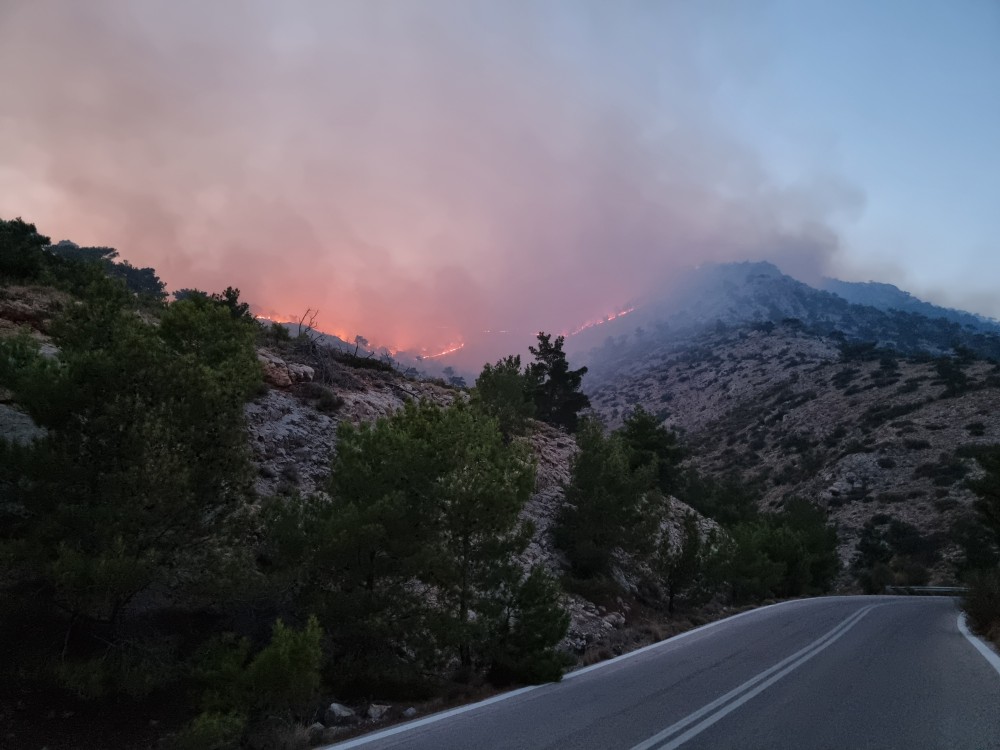 Φωτιά στο Συκάμινο Ωρωπού - Μήνυμα του 112 στους κατοίκους