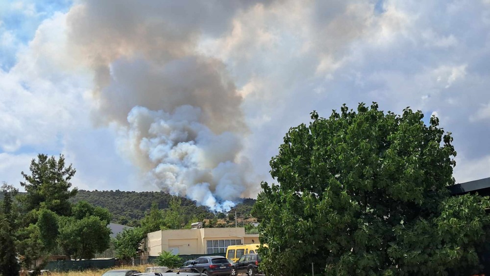 Γλυκά Νερά: εκτροπές κυκλοφορίας λόγω της φωτιάς