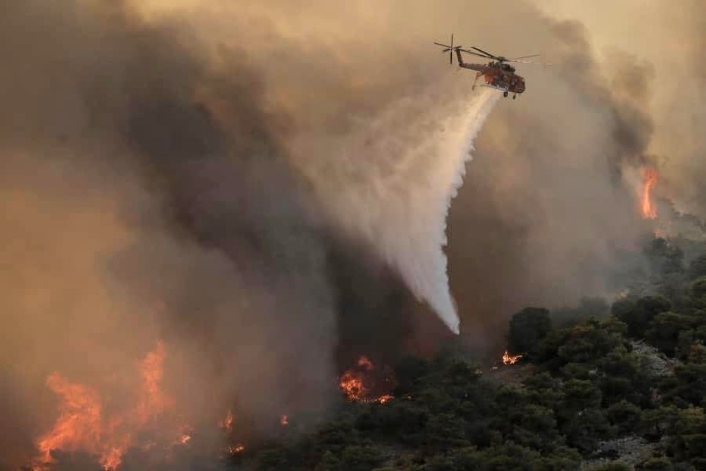 Φωτιά στο Ρέθυμνο: τεράστιος αγώνας να μην καούν σπίτια - Εκκενώθηκε η Αγία Παρασκευή