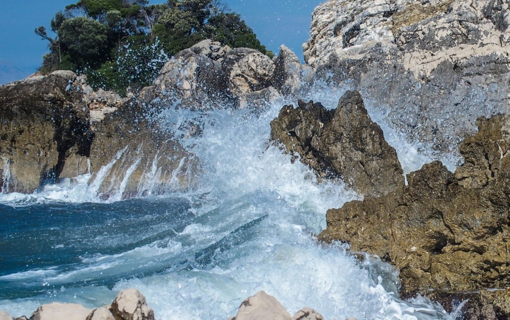 Δραματική διάσωση ναυαγού ανοιχτά της Μυκόνου