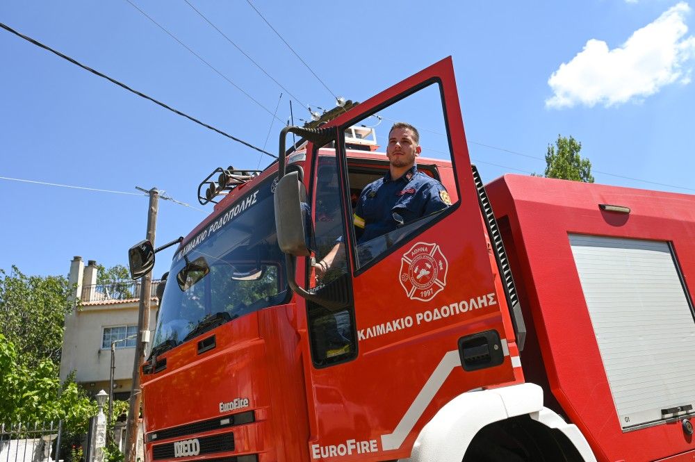 Στον εισαγγελέα οι δύο ανήλικοι για τη φωτιά στη Γλυφάδα - Πρόστιμο 4.640 ευρώ