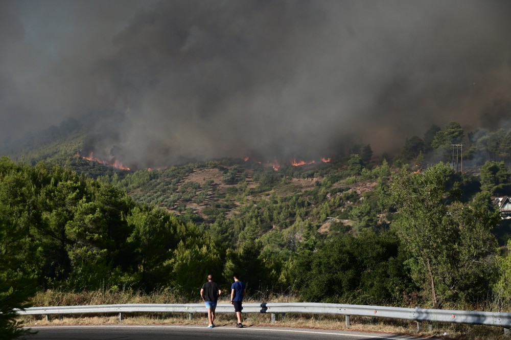 Οδηγίες της ΕΛΑΣ προς πολίτες: Μην επιστρέφετε σε περιοχές που έχουν καεί