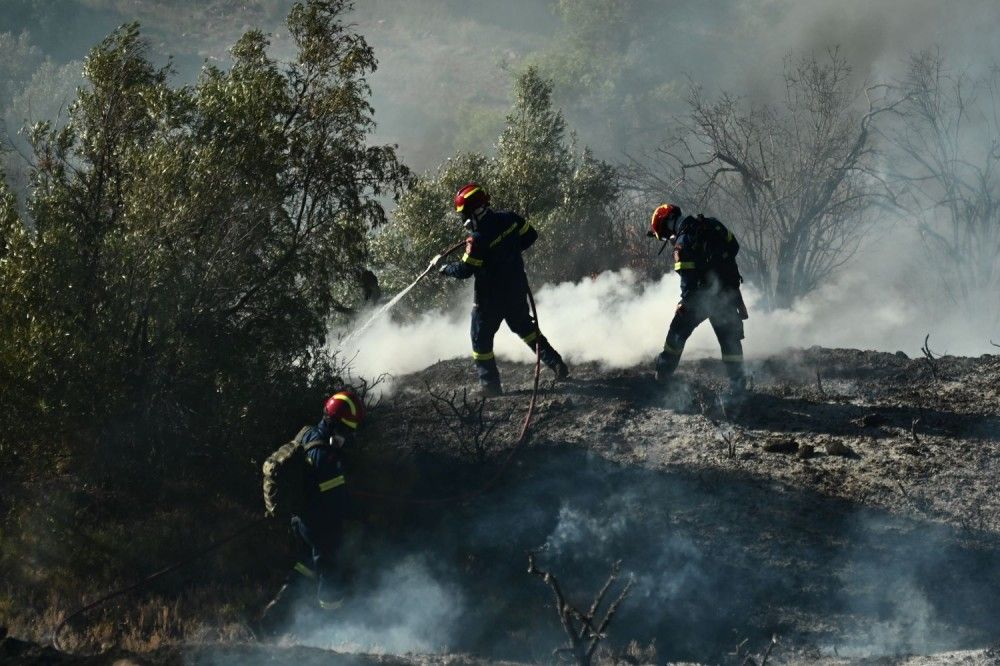 Πυροσβεστική: οι αναζωπυρώσεις και οι κηλιδώσεις δημιουργούν συνεχώς νέες εστίες