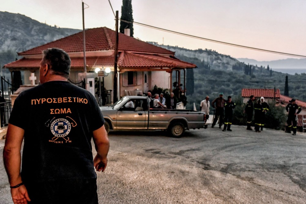 Φωτιά στην Κορινθία: ήχησε νέο 112 για εκκένωση σε τέσσερις οικισμούς