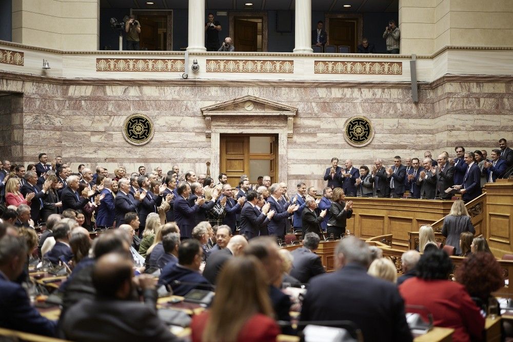 Αντιπολίτευση: «πάγωμα» με τις εξαγγελίες για τις τράπεζες και καθυστερημένη απάντηση με λαϊκισμούς και εικασίες