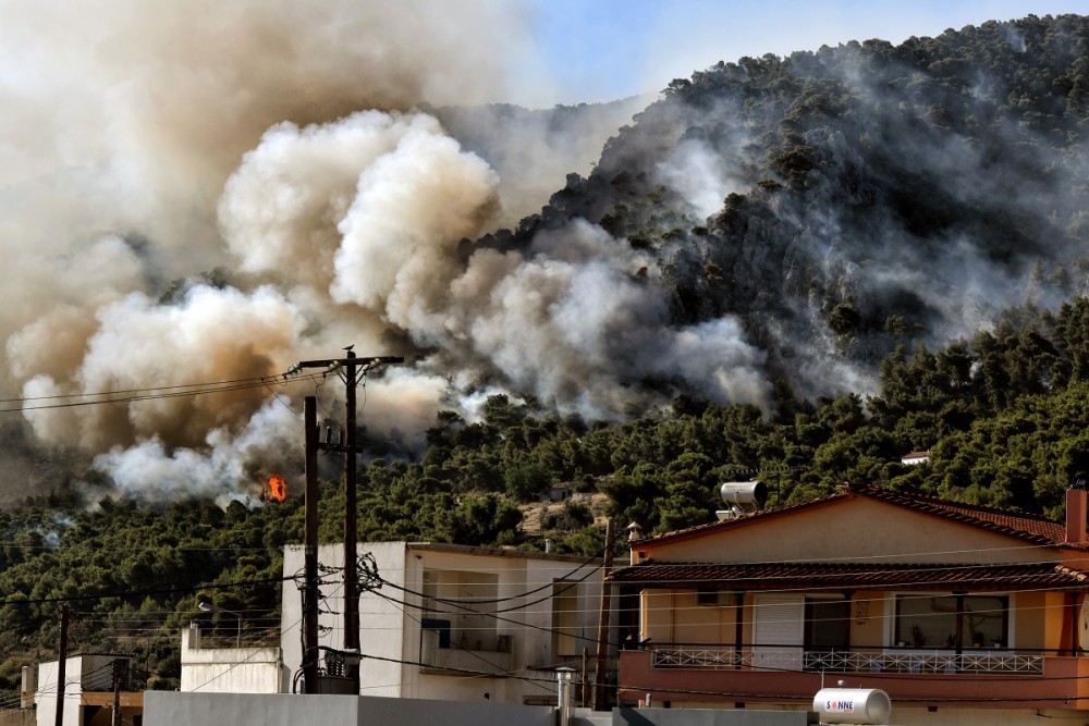 Πυρκαγιά στις Κεχριές: Σε κατάσταση έκτακτης ανάγκης 5 περιοχές του Δήμου Κορινθίων