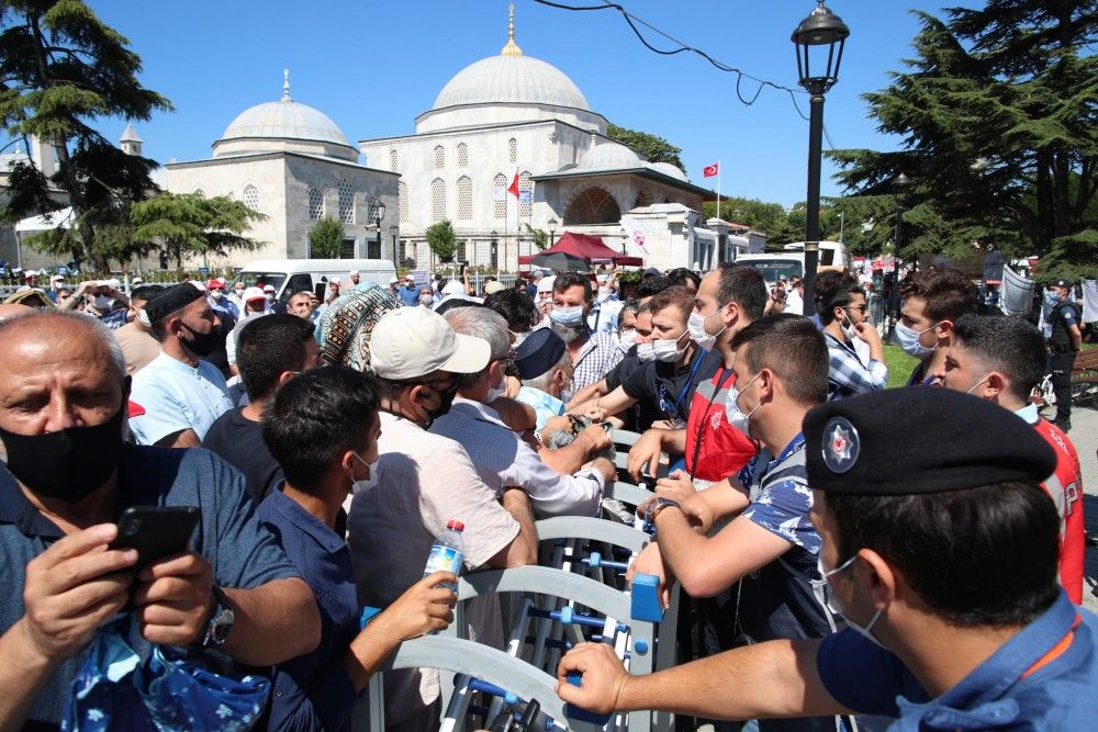 Ημέρα πένθους για την Ορθοδοξία: Τζαμί μετά από 86 χρόνια η Αγιά Σοφιά