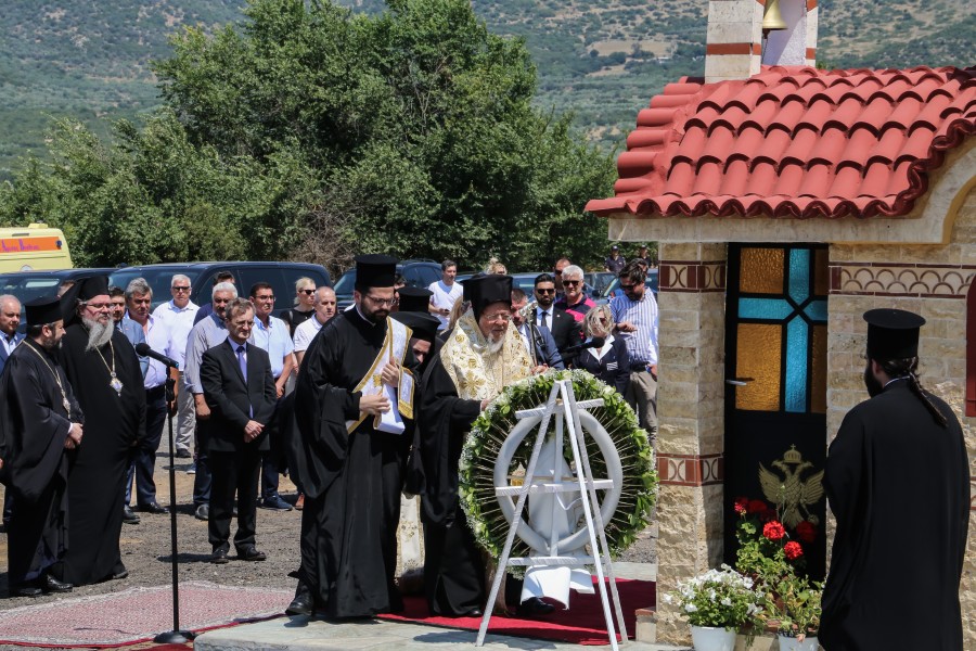 Τέμπη: Τρισάγιο στη μνήμη των θυμάτων της τραγωδίας από τον Βαρθολομαίο