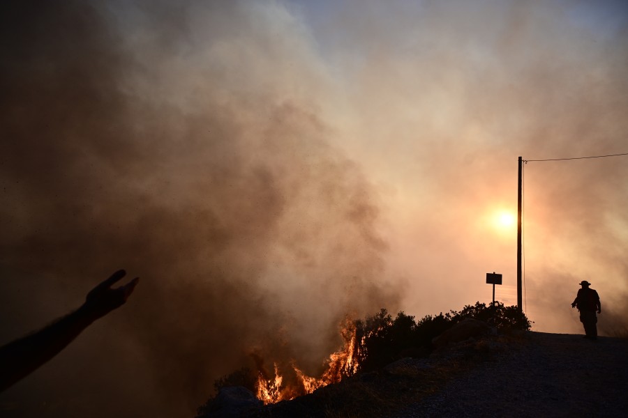 Πήραν φωτιά τα πληκτρολόγια και τώρα ποιος θα τη σβήσει;