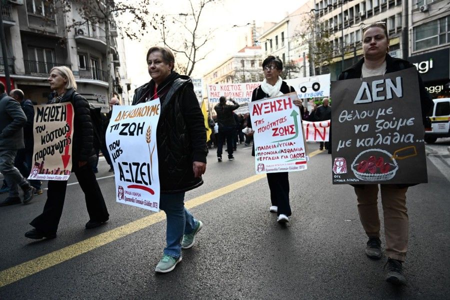 Οι αγρότες στο Σύνταγμα - Τα πανό, τα συνθήματα και οι σημαίες... του αγώνα