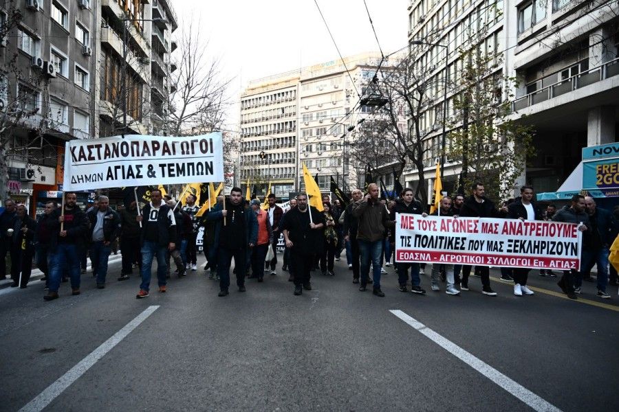 Οι αγρότες στο Σύνταγμα - Τα πανό, τα συνθήματα και οι σημαίες... του αγώνα