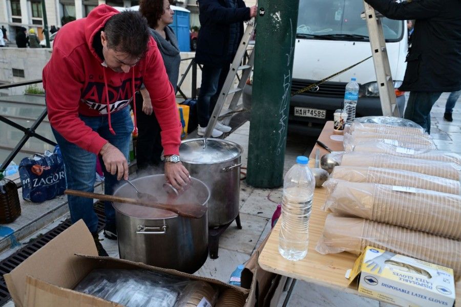 Οι αγρότες στο Σύνταγμα - Τα πανό, τα συνθήματα και οι σημαίες... του αγώνα